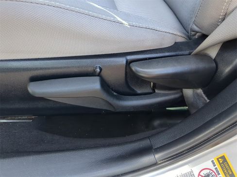 Used 2015 Toyota Corolla L image 19