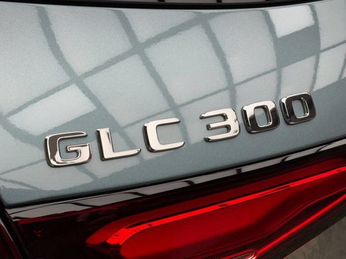 Used 2026 Mercedes-Benz GLC 300 4MATIC image 3