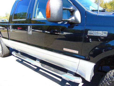 Used 2003 Ford F250 Lariat image 41