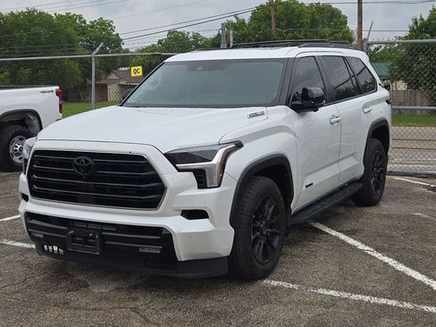 Used 2024 Toyota Sequoia SR5 AWD/4WD image 4