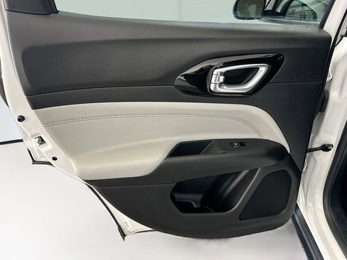 Used 2025 Jeep Compass Limited image 26