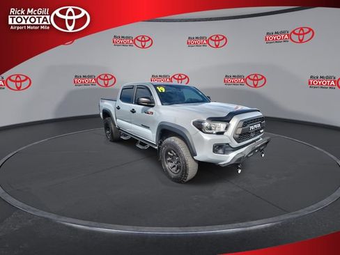 Used 2019 Toyota Tacoma TRD Off-Road AWD/4WD image 2