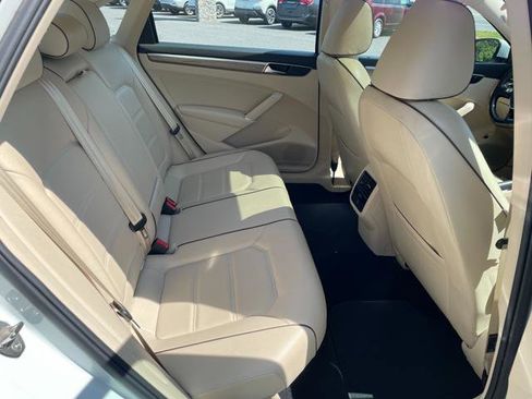 Used 2018 Volkswagen Passat 2.0T SE FWD image 35
