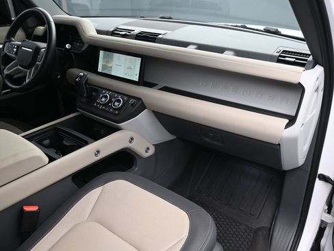 Used 2024 Land Rover Defender 90 X-Dynamic SE image 9