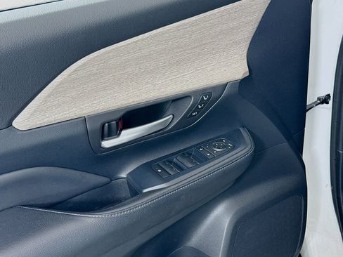 Used 2024 Toyota Grand Highlander Limited image 19