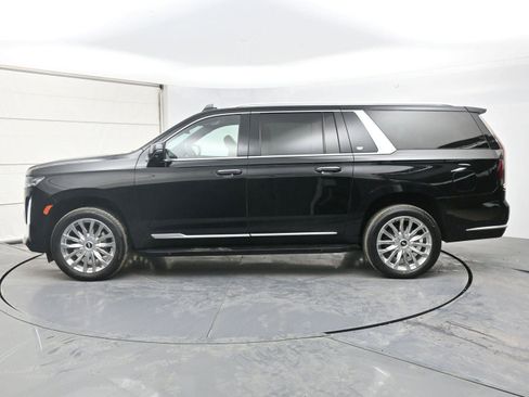 Used 2023 Cadillac Escalade ESV Premium Luxury image 2