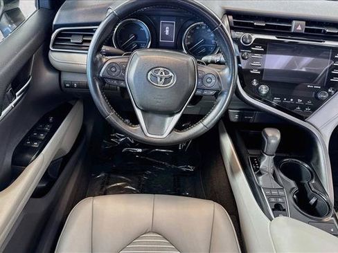 Used 2019 Toyota Camry SE w/ Sunroof Package FWD image 21