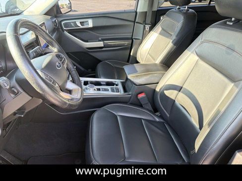 Used 2023 Ford Explorer XLT w/ Equipment Group 202A RWD image 9