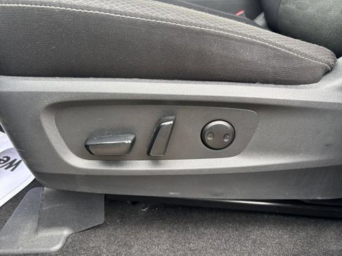 Used 2025 Nissan Pathfinder SV AWD/4WD image 22