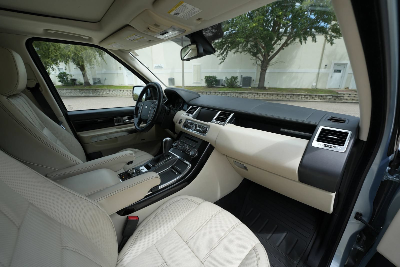 Used 2011 Land Rover Range Rover Sport Supercharged AWD/4WD image 21