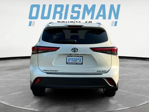Used 2021 Toyota Highlander XLE AWD/4WD image 6