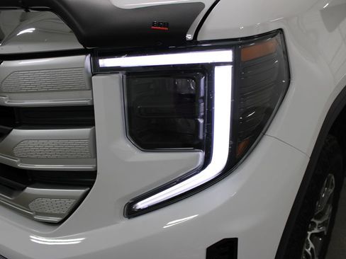 Used 2025 GMC Sierra 1500 SLE AWD/4WD image 13
