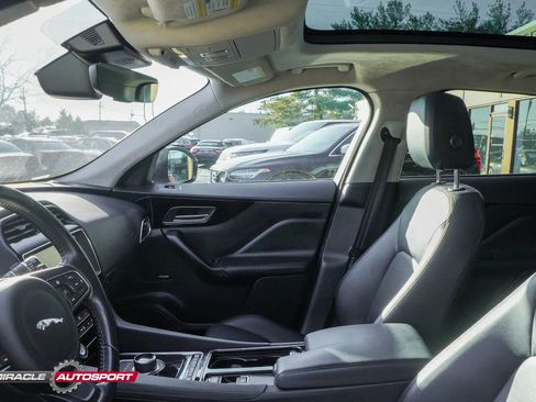 Used 2019 Jaguar F-PACE Premium image 20