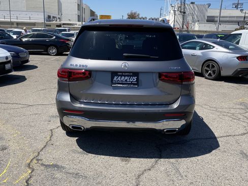 Used 2020 Mercedes-Benz GLB 250 4MATIC w/ Premium Package image 9
