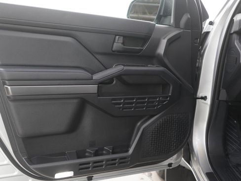 Used 2025 Toyota 4Runner SR5 AWD/4WD image 18