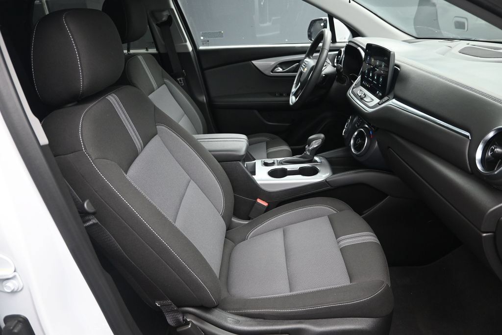 Used 2025 Chevrolet Blazer LT AWD/4WD image 35