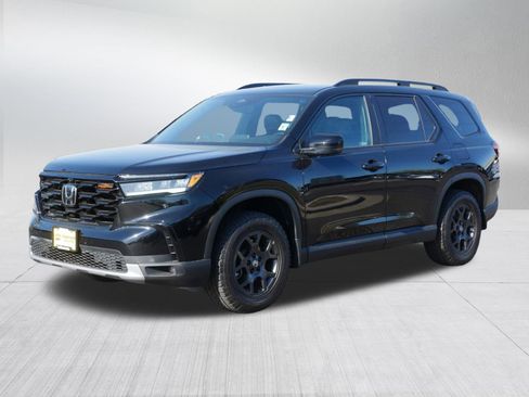 Used 2023 Honda Pilot TrailSport image 3