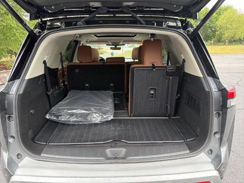 Certified 2024 Nissan Pathfinder Platinum w/ Cargo Package AWD/4WD image 18