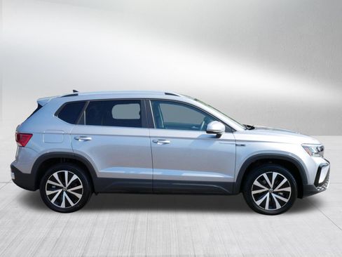Certified 2022 Volkswagen Taos SE AWD/4WD image 8