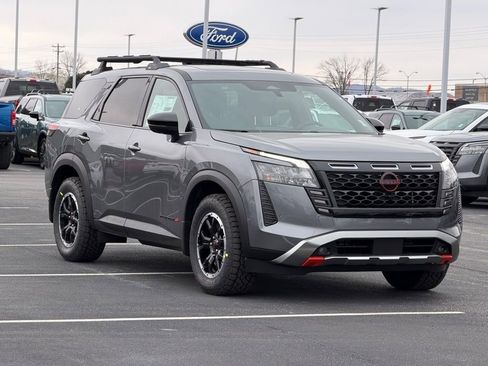 New 2026 Nissan Pathfinder SV image 2