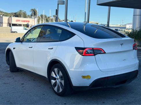 Used 2021 Tesla Model Y Long Range image 4