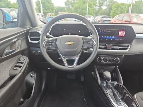 Used 2025 Chevrolet TrailBlazer LT w/ Convenience Package FWD image 14