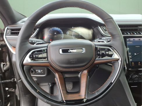 Used 2025 Jeep Grand Cherokee L Summit w/ Obsidian Package AWD/4WD image 24