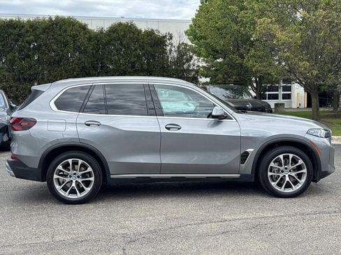 Certified 2024 BMW X5 xDrive40i w/ Premium Package AWD/4WD image 4