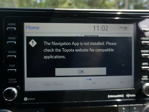Used 2021 Toyota Highlander XLE FWD image 12