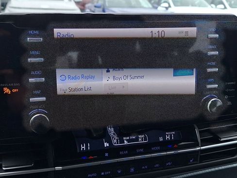 Used 2023 Toyota Sienna XSE w/ XSE Plus Package image 20