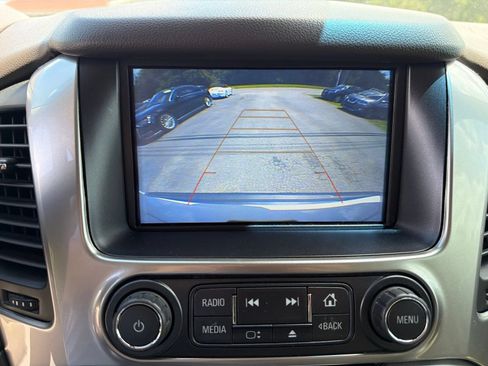 Used 2019 Chevrolet Suburban LT RWD image 16