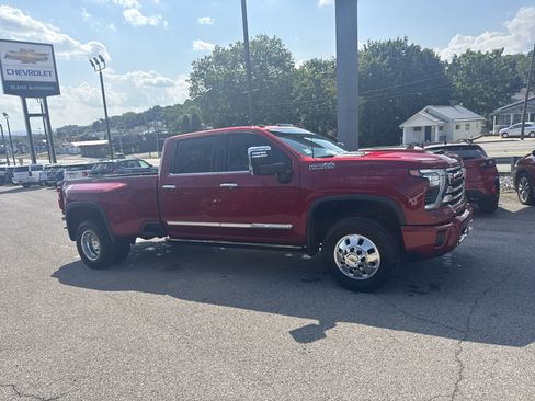 Used 2024 Chevrolet Silverado 3500 High Country w/ High Country Premium Package image 2