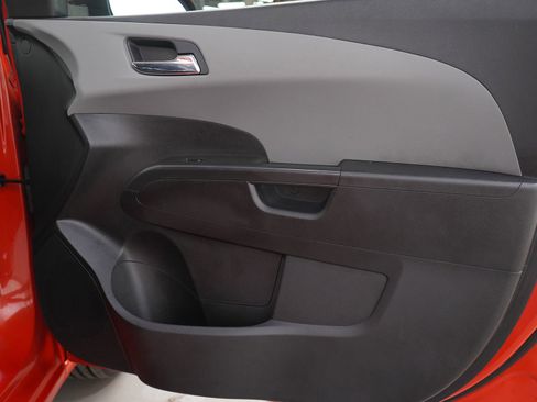 Used 2012 Chevrolet Sonic LT image 9