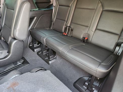Used 2021 Chevrolet Tahoe Premier w/ Premium Package RWD image 14