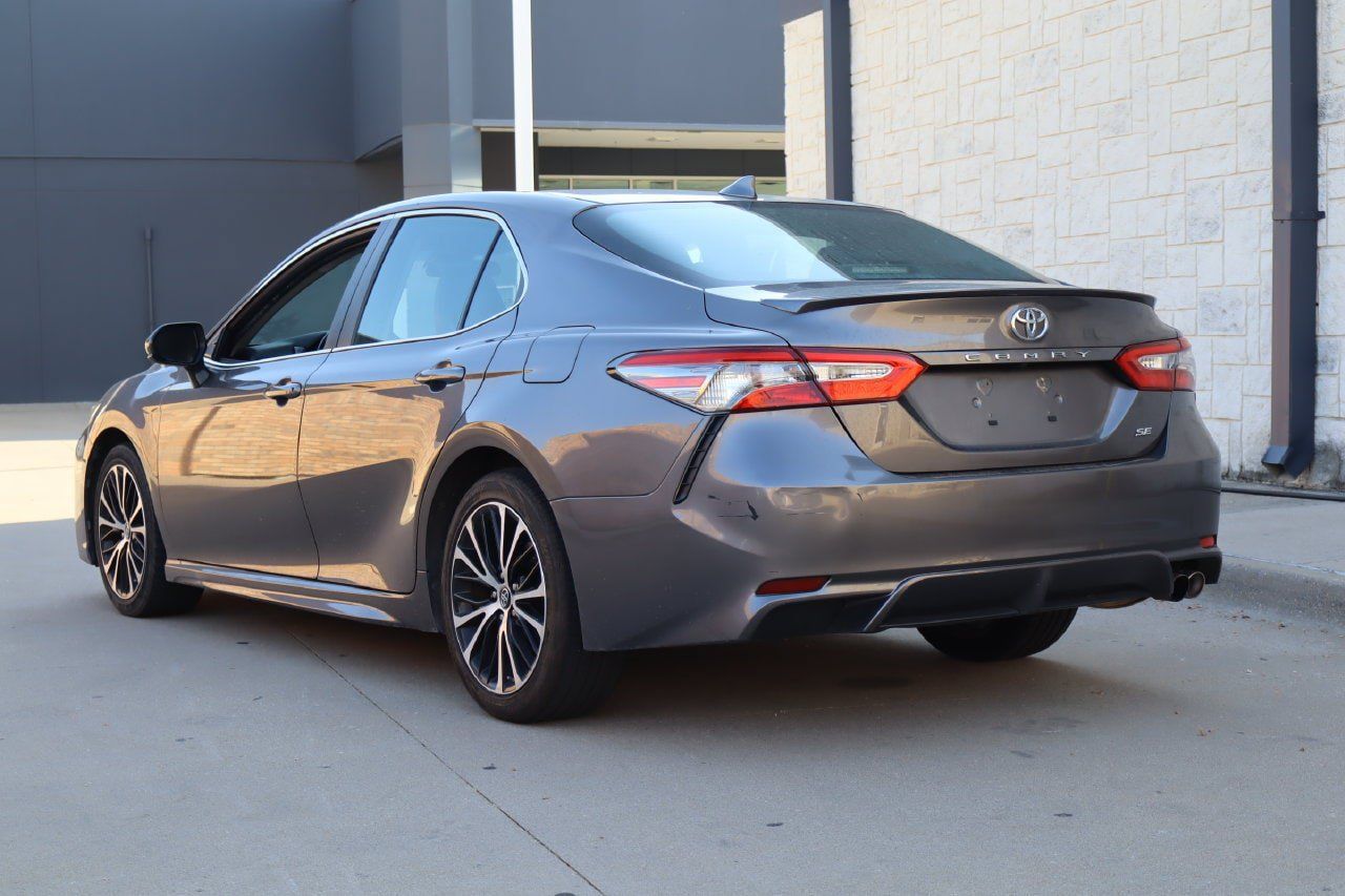 Used 2019 Toyota Camry SE FWD image 3