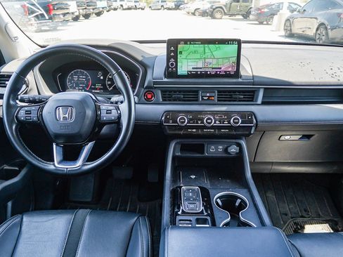 Used 2024 Honda Pilot Touring image 14