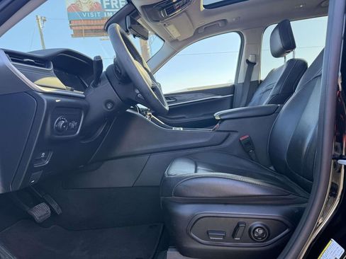 Used 2023 Jeep Grand Cherokee L Limited w/ Luxury Tech Group II image 23