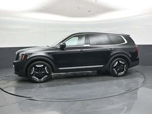 Used 2025 Kia Telluride S FWD image 7