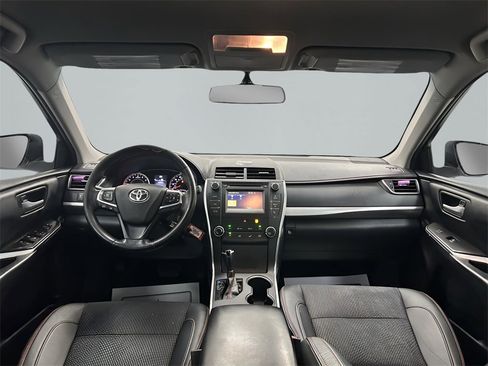 Used 2017 Toyota Camry SE image 12
