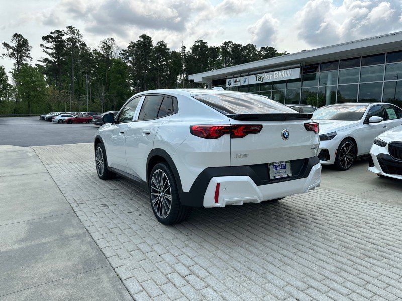 New 2026 BMW X2 xDrive28i w/ Technology Package AWD/4WD image 4
