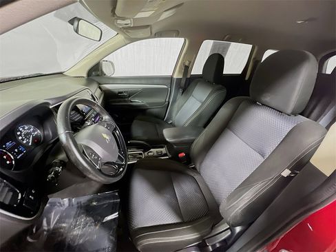 Used 2018 Mitsubishi Outlander SE image 19