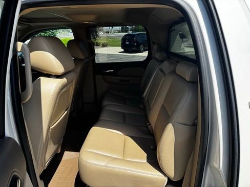 Used 2012 Chevrolet Avalanche LTZ AWD/4WD image 12