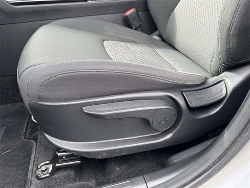 Used 2023 Kia Sportage LX image 18