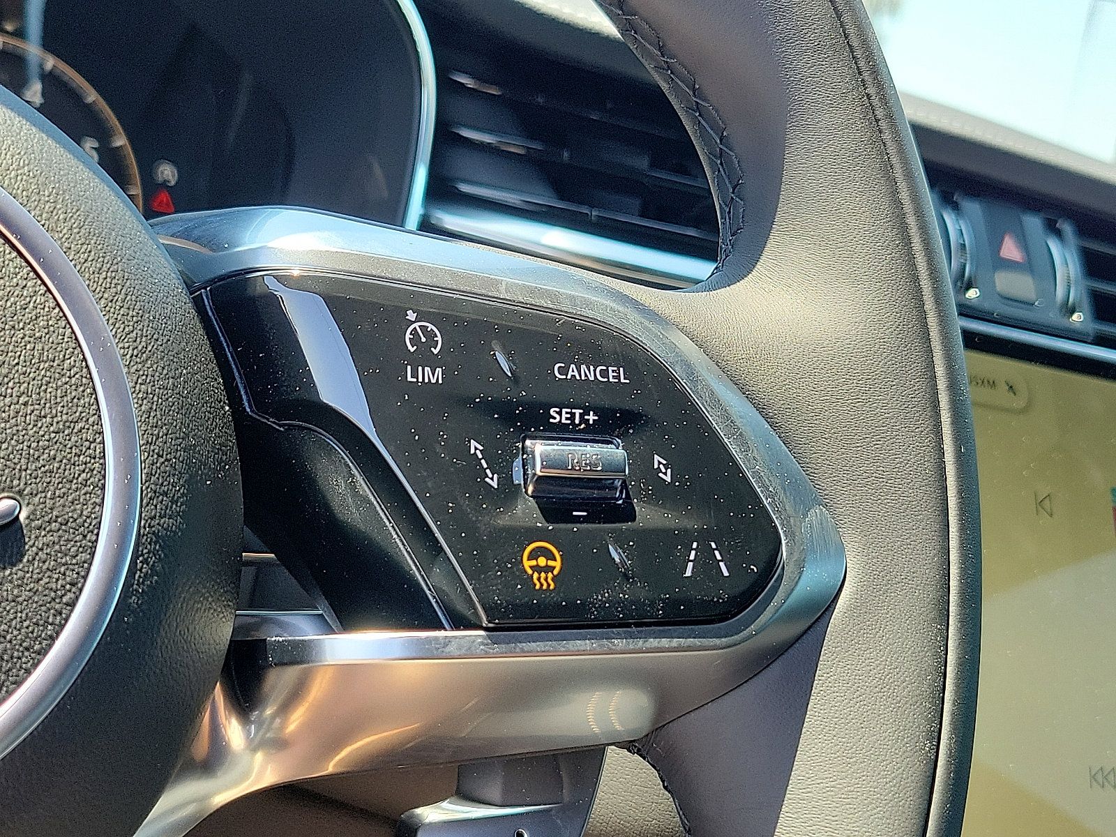 Used 2025 Jaguar F-PACE R-Dynamic S AWD/4WD image 19