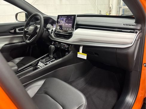 New 2026 Jeep Compass Limited image 9