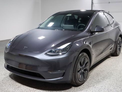 Used 2024 Tesla Model Y Long Range image 26