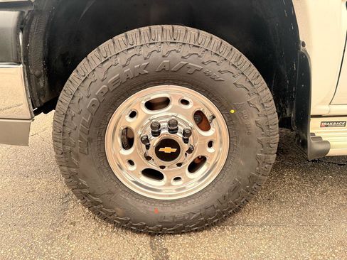 Used 2004 Chevrolet Silverado 2500 LS w/ Skid Plate Package AWD/4WD image 8