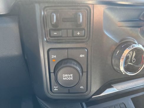 Used 2025 Ford F350 Platinum w/ FX4 Off-Road Package image 21