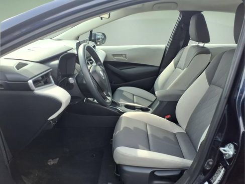 Used 2023 Toyota Corolla LE FWD image 4