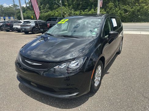 Used 2022 Chrysler Voyager LX FWD image 12